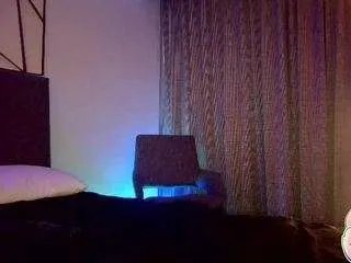 quinnmariexo — Public chat pussy play! [4805 tokens remaining]