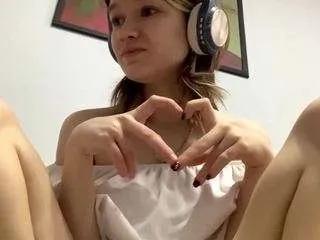 rosinamcwhirter — Tease my boobs under t-shirt [34 tokens remaining]