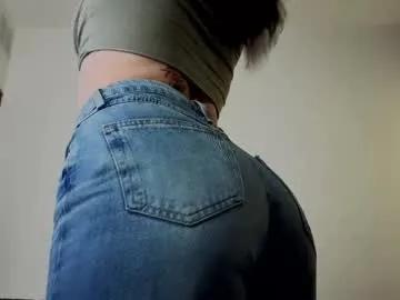 almma_ on Chaturbate 