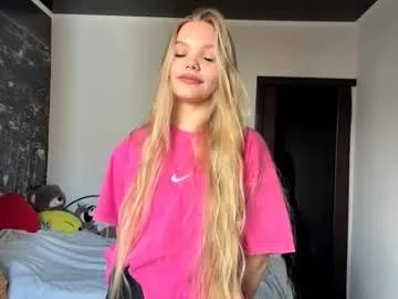 argeliaboivin — Goal: a very sweet kiss <3 Hi, my name is Amelia^^^ I'm a #newbie and this is my first day #shy #nonude #18 #blonde girl [40 tokens remaining]