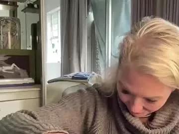 gl1tter_barbie on Chaturbate 