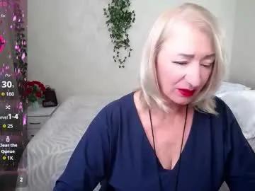 hunters_woman — GOAL: hand in bra [23 tokens remaining] Welcome to my room! #mature #blonde #bigboobs #milf #bigass