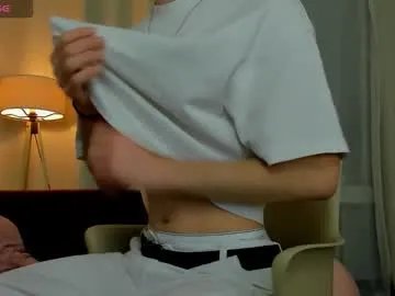 kevinparke — #bigcock #18 #young #gay #newdo 10 naked push-ups [377 tokens remaining]