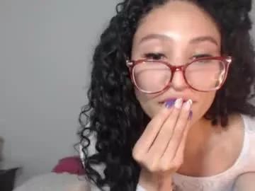 petite_kurly_qt on Chaturbate
