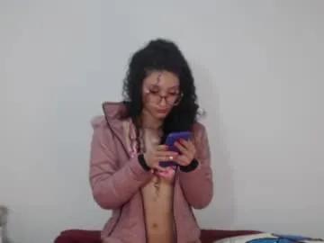 petite_kurly_qt on Chaturbate