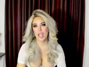 Freechat superhotbunny on Chaturbate