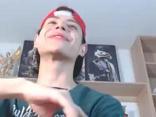 charlie_tomsom on Flirt4Free 