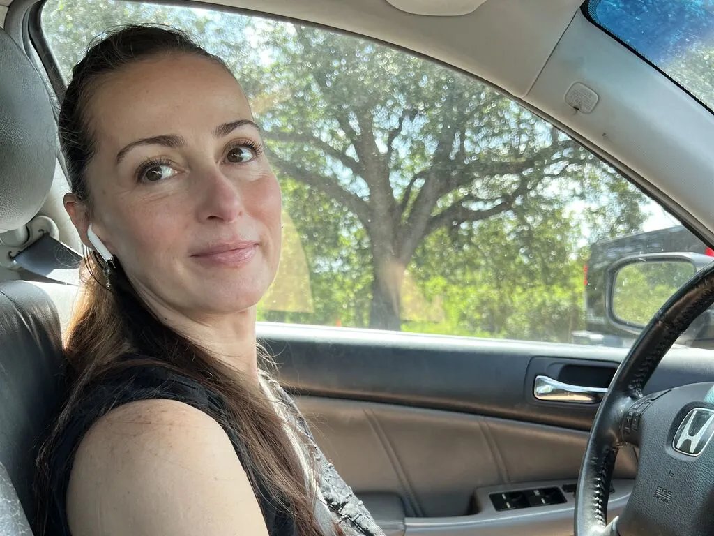 AhnaRedgrave — Turn-ons: Confidence, good conversation, teasing glances, slow undressing, and generous admirers.