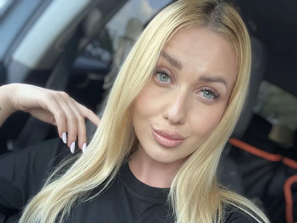 AmaFox — i like honest people ,dogs lovers ,rose wine and presecco ,deep conversations ,smart men,to drive 