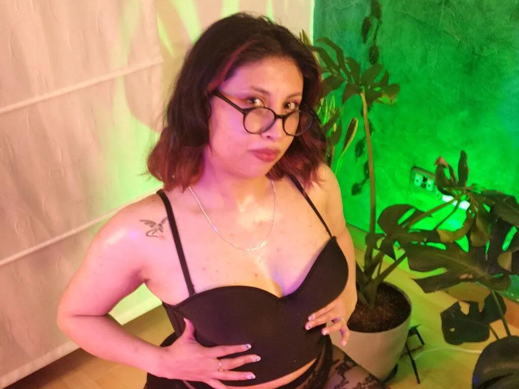 BerniceScott — I like good talks, a good coffee and a nice sunset. I like naughty and tender boys