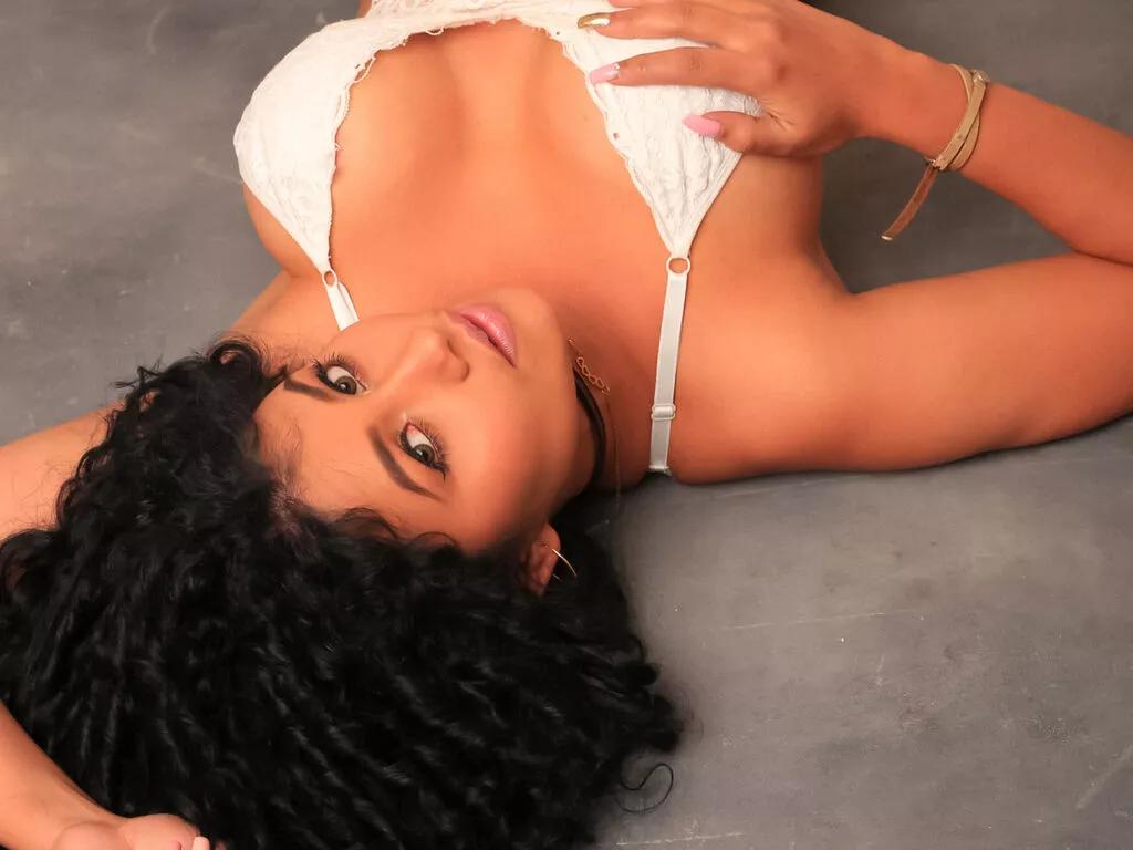 CanelaLebrand — I like tolerance and respect, I love to listen to music and dance, I also love having a cocktail by the beach, feeling the sand on my feet.