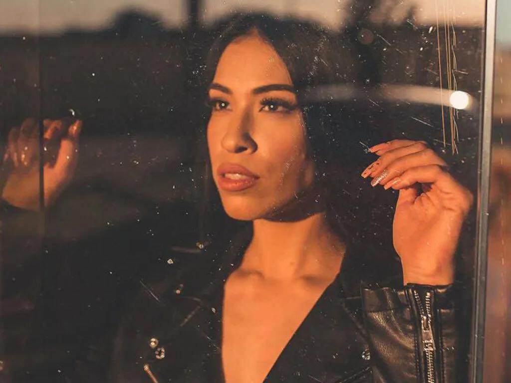 CassFox — I'm passionate about staying active and living life to the fullest. Sports have always been a huge part of me---I even used to compete as a bodybuilder. You'll often find me training, hiking, flowing through yoga, or dancing just for the fun of...