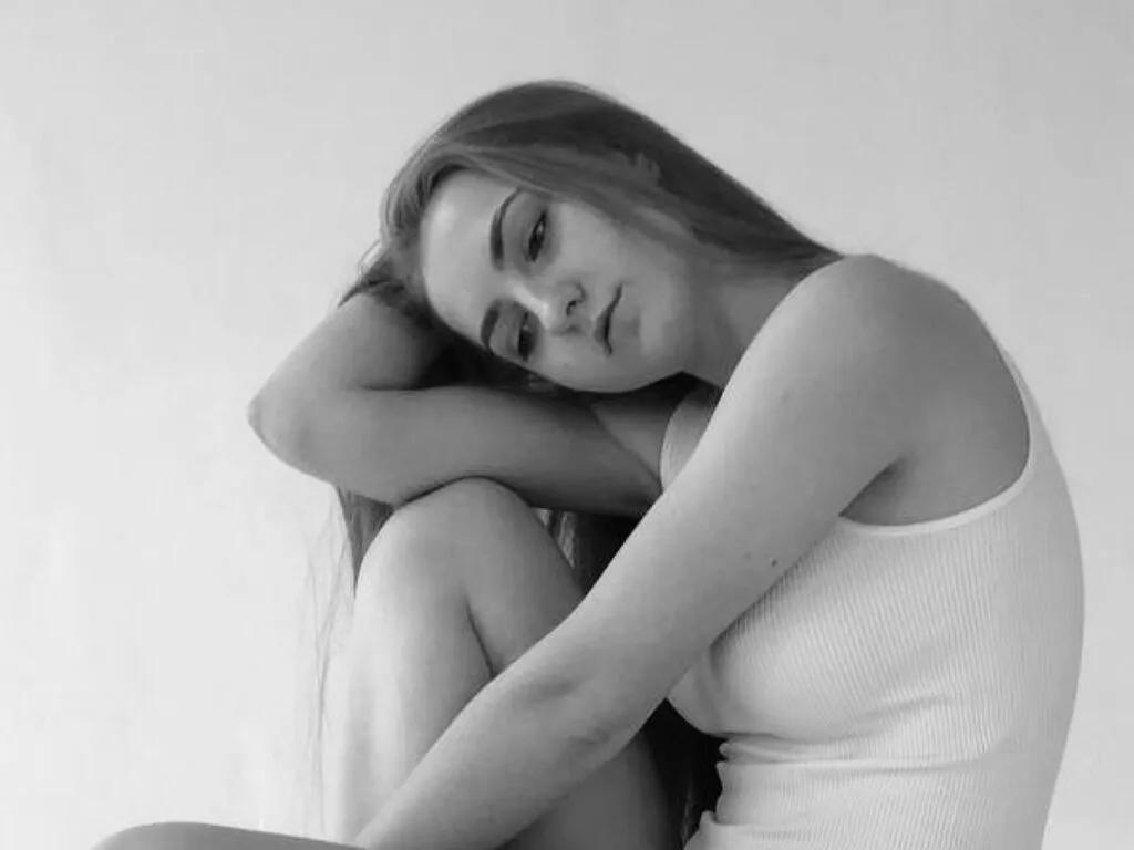 LiveJasmin CwenGammell is Freechat CwenGammell — I love romance and being treated like a princess I love cute animals and having fun