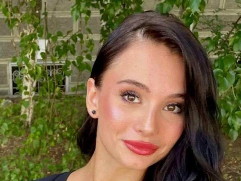 LiveJasmin DesxreEclipse is Freechat DesxreEclipse — When I'm not online, I'm probably sketching in my notebook, practicing yoga, or binge-watching true crime documentaries. I also have a huge soft spot for old-school rock music and rainy days with a good book. Oh --- and I'm weirdly good at...