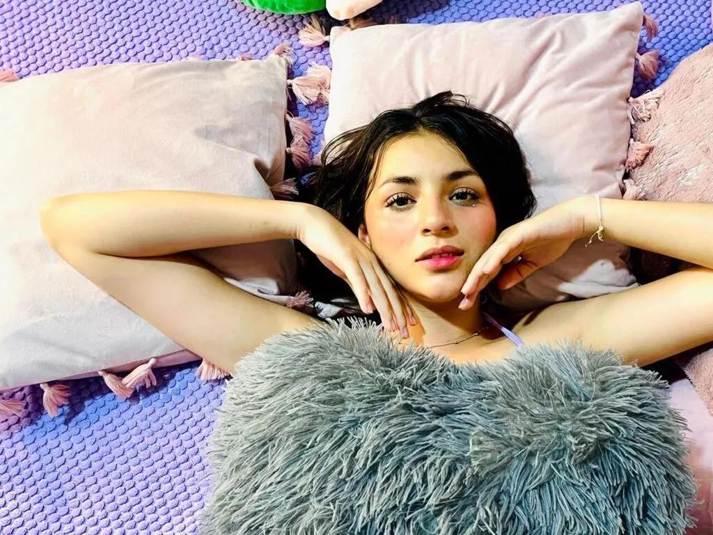 LiveJasmin EmmyRouss is Freechat EmmyRouss — 
me gustan mucho los juegos traviesos, ser tu chica sexy y disfrutar de momentos ardientes e intimos
I really like naughty games, being your sexy girl and enjoying hot and intimate moments.