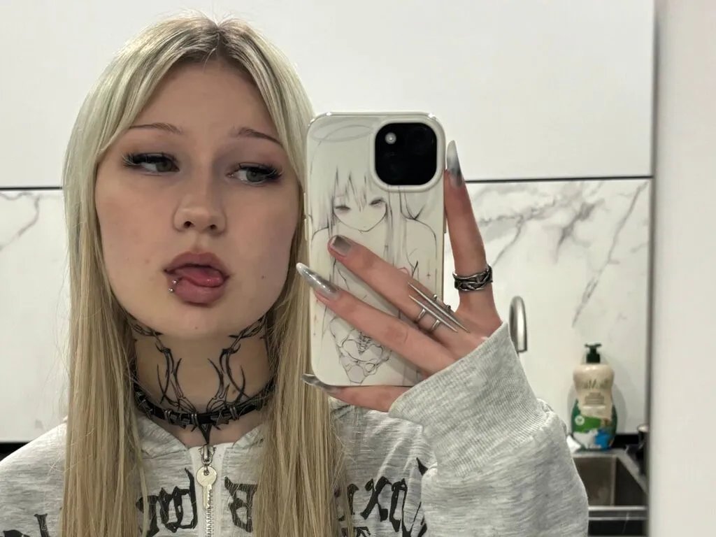 EmyYummi — Cute chats, playful teasing, fun surprises, and making new friends 