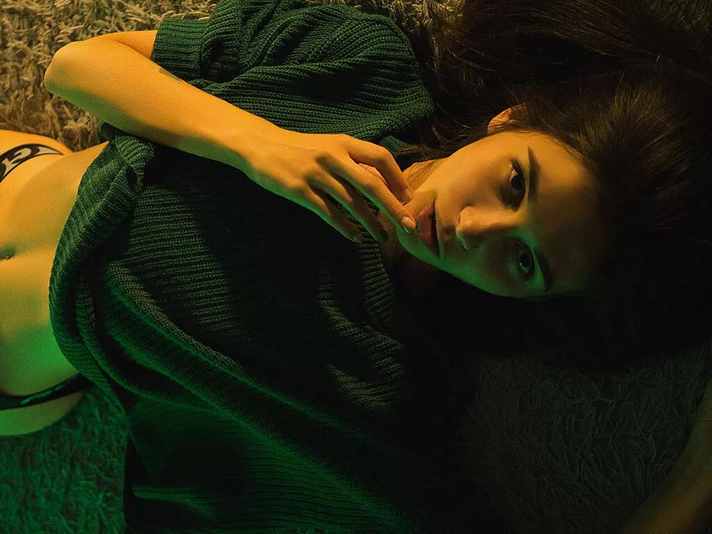 JennyBlaire — I see a lot of beautiful things in the world we live in. Smells and views of nature, beauty of city architecture, tasty and varied dishes, simple and sincere emotions that show pets and wild animals. And how beautiful people can be is amazing....