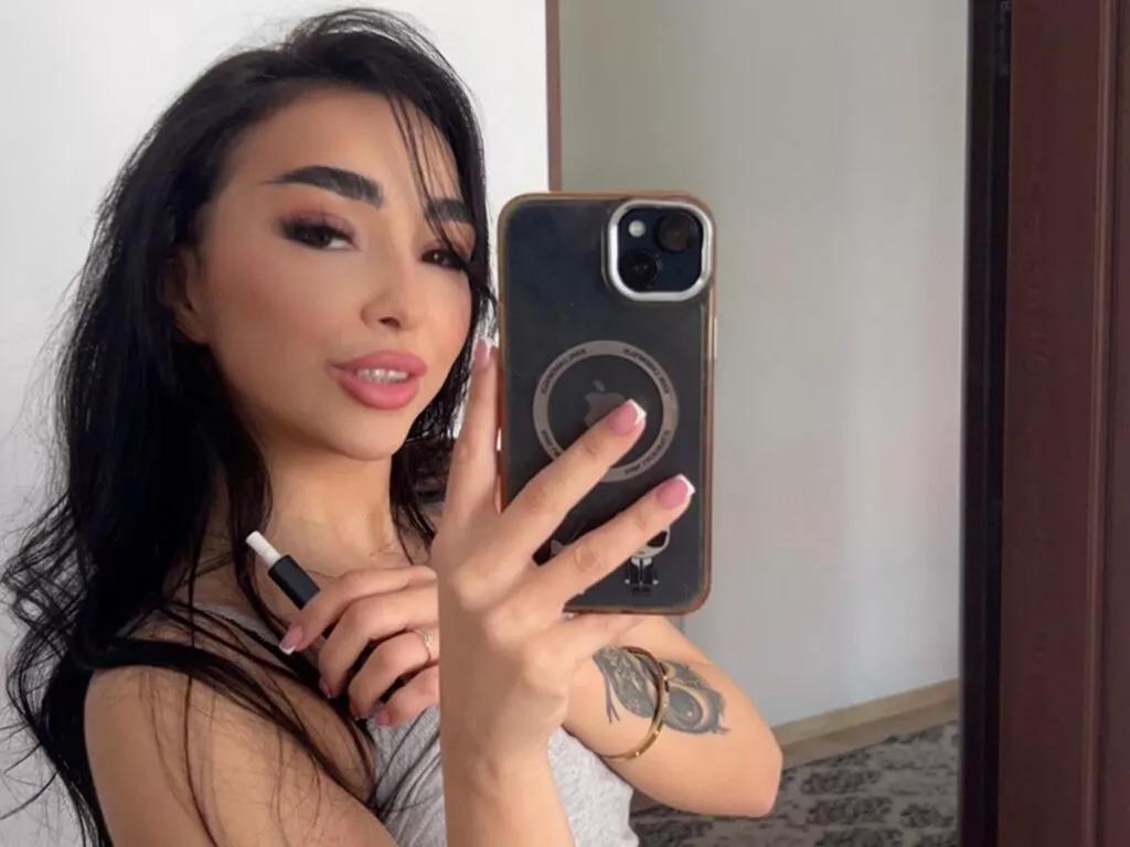 LiveJasmin LaraMac is Freechat LaraMac — A passionate, energetic nature, eager to learn new things, always with a smile on her face, adventurous