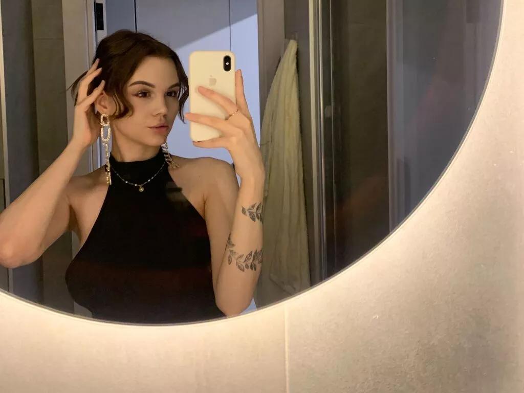 LiaxLong on LiveJasmin 