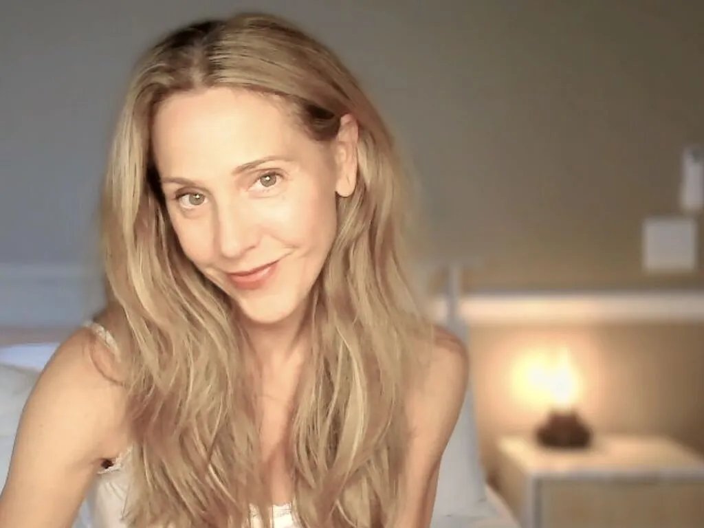 OpheliaHardin — I like chemistry, confidence, and fun back-and-forth energy. I'm drawn to playful teasing, interesting minds, and people who know how to flirt with intention.