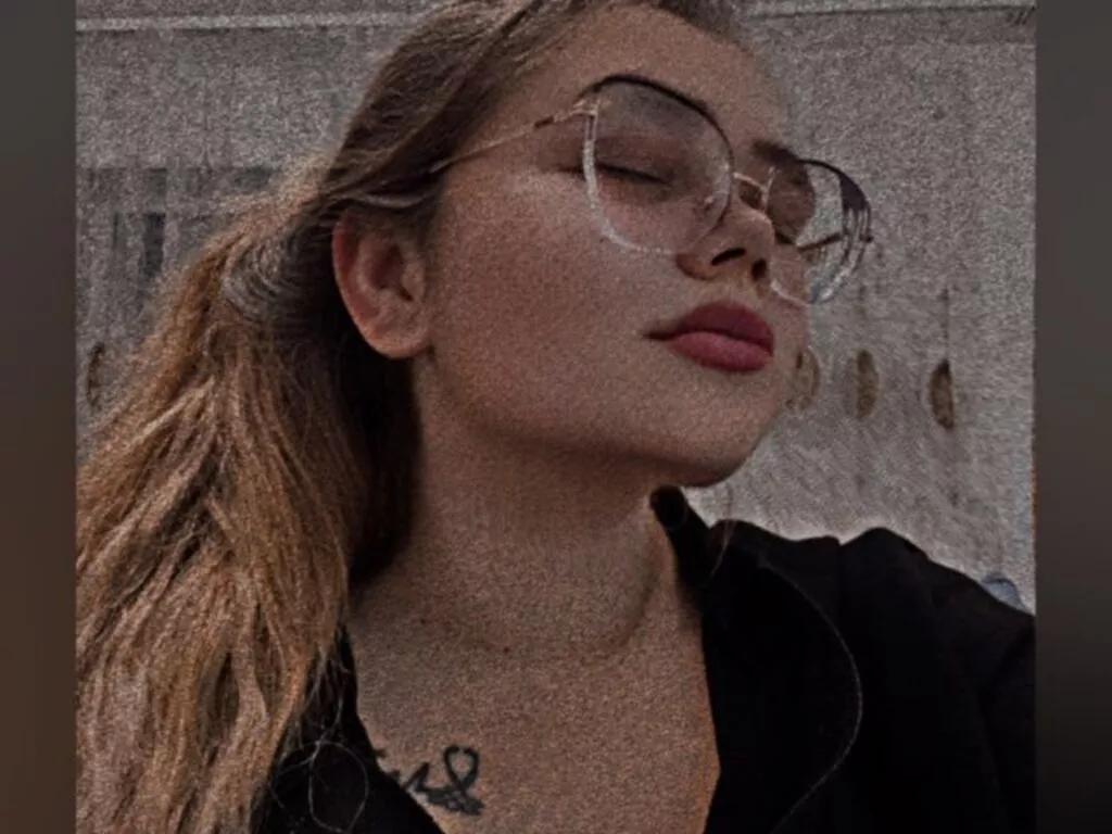 RitaTia —  I really like and am turned on by people who are confident, passionate and romantic, who can bring you to orgasm with words