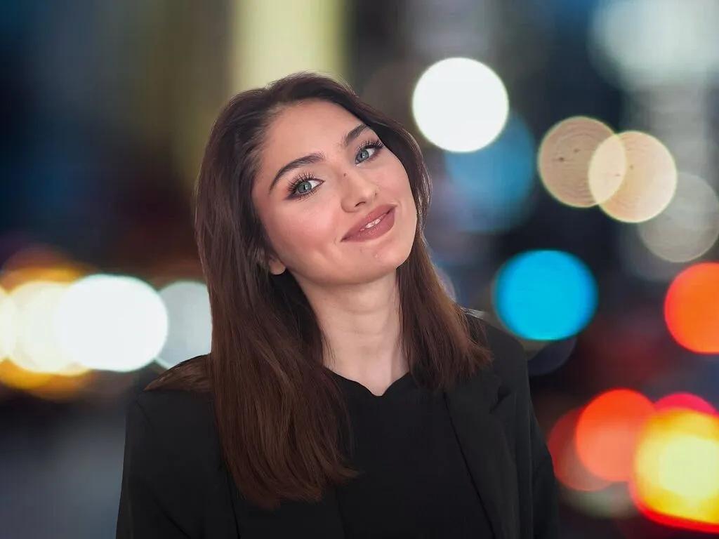 LiveJasmin TarraJennrich is Freechat TarraJennrich — My biggest dreams are to indulge in high-quality cosmetics that enhance my natural beauty and boost my self-esteem. I also dream of owning my own apartment someday --- a cozy space where I can relax, be myself, and build my future.