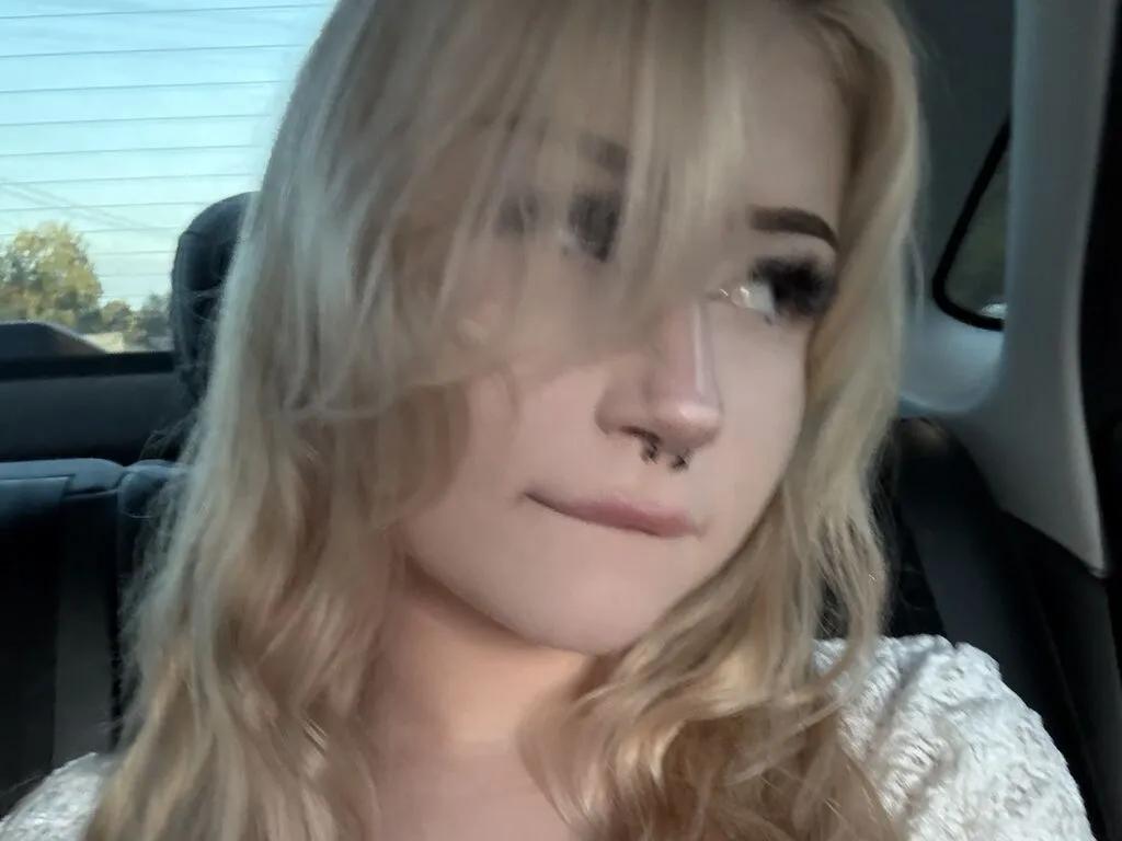 LiveJasmin VerlieRentar is Freechat VerlieRentar — ice cream, chocolate, long nails, blonde hair, muscular hairy men, dogs