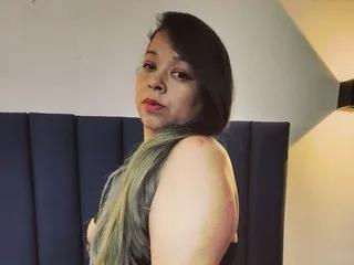 Angyrios — Mi show es puro fuego: una latina BBW que mueve sus grandes caderas para despertar cada uno de tus deseos. Me encanta provocar, jugar con mi cuerpo y llevarte al l?mite con sensualidad y actitud. Ven a disfrutar de un momento intenso, caliente.