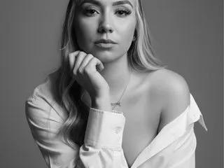 AntonellaRee — My show starts with a slow zoom and a dare in my eyes. Fingertips trace, lips part, and your tips sync my Lovense to your tempo. Cam2Cam, POV cues, tease/deny and ruthless countdowns until I shake, laugh, and give in then beg you to do it again.