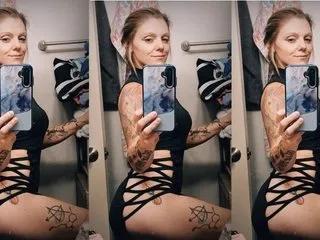 CharlyRocket — I love doing group shows in private but really enjoy some one-on-one time in exclusive! Join me and get naughty!