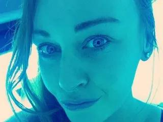 DirtyLayla — Join my Voyeur (Sleep) Show, the more gold the more you may wake me xxx