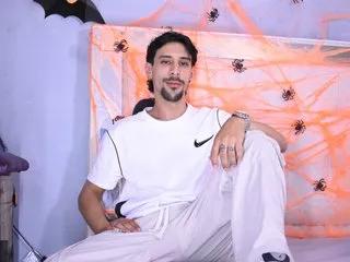 Dominic_Blade — en mi cuarto encuentras un hombre seguro, coqueto, divertido y creativo, disfruto mucho masturbarte e imaginar como tengo sexo salvaje, me gustan los juego de poderes y los fetiches de pies