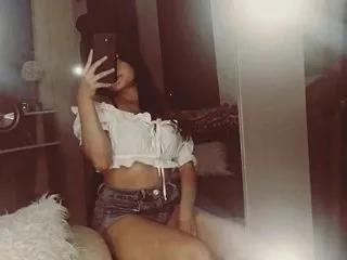 Karlaa_1 — Extroverted yet a little shy, I enjoy discovering new sensations at my own pace. I love connecting with genuine people who appreciate curiosity, complicity, and the magic of a safe, intimate space.