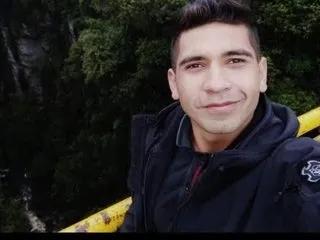 Lancelott — Ven y disfruta de un hombre real con actitud y fuerza. En mi show descubrir?s lo que significa vivir el placer de manera intensa y natural.