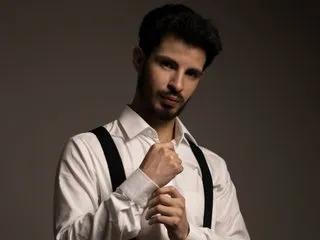 LiamLuxe — Welcome to my show, a unique space where seriousness mixes with irresistible magnetism. Every moment is a captivating experience that you won't want to miss. If you are looking for quality entertainment and a unique atmosphere, this is your place.