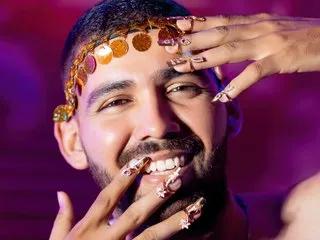 Magnusjafar — Me gusta explorar mi cuerpo y jugar con tus fantasas. Disfrutars de mis shows anales, momentos de masturbacin intensa y juegos de pies, siempre con mucha actitud provocadora.