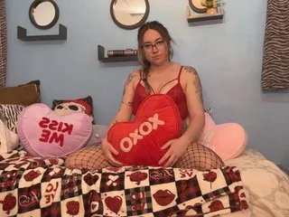 SkyJonesXO — submissive queen. comfy princess,love to be comfy so if u want me to take anything off i have a gold menu or lets play in excl and ill take everything off. pvt others join, no c2c, no toys, no pussy. excl is 1v1, c2c,dildo. no anal, put plug excl 100...