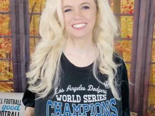 SophiaSinclaireX — You can see I'm really ridiculously good looking, now lets chat. I used to be really shy, but now I can talk the cum right out of you, or tell you my thoughts on college football. Your choice. I've got all sorts of toys and a wild imagination. Let's...