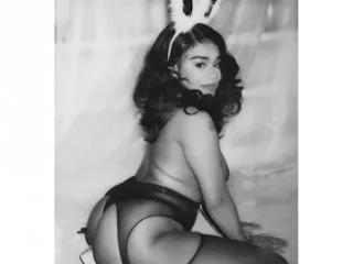 Sunny_Bunnie on Streamate 