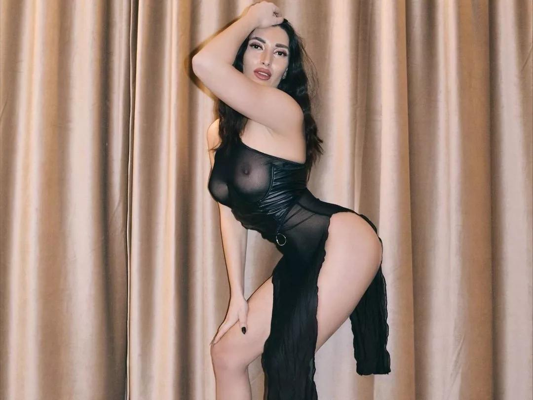 Suzzyy18 on Streamate