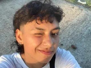 TomieLee — me gusta experimentar cosas nuevas y atender los gustos de mis unarios cualquiera que sea