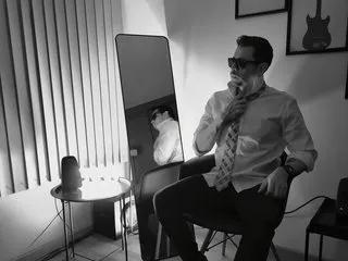 Towersj — Cu?ntame tus fantas?as,gustos y fetiches sin miedo a ser juzgado. ?Te atreves relajarte conmigo y tener momento solo nuestro? Te espero en mi show privado.