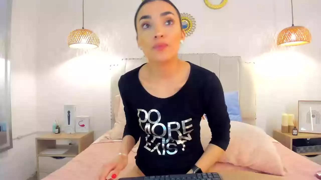 Adara_Cooper on Streamray 
