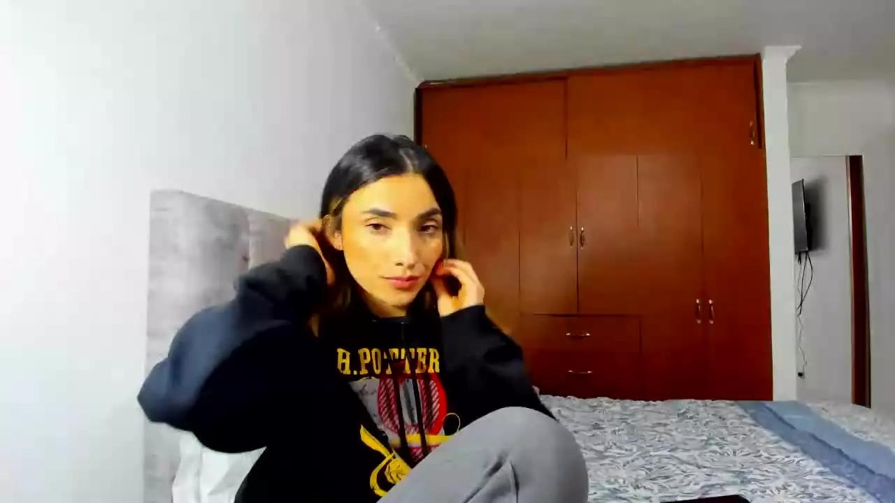 Adara_Cooper on Streamray 