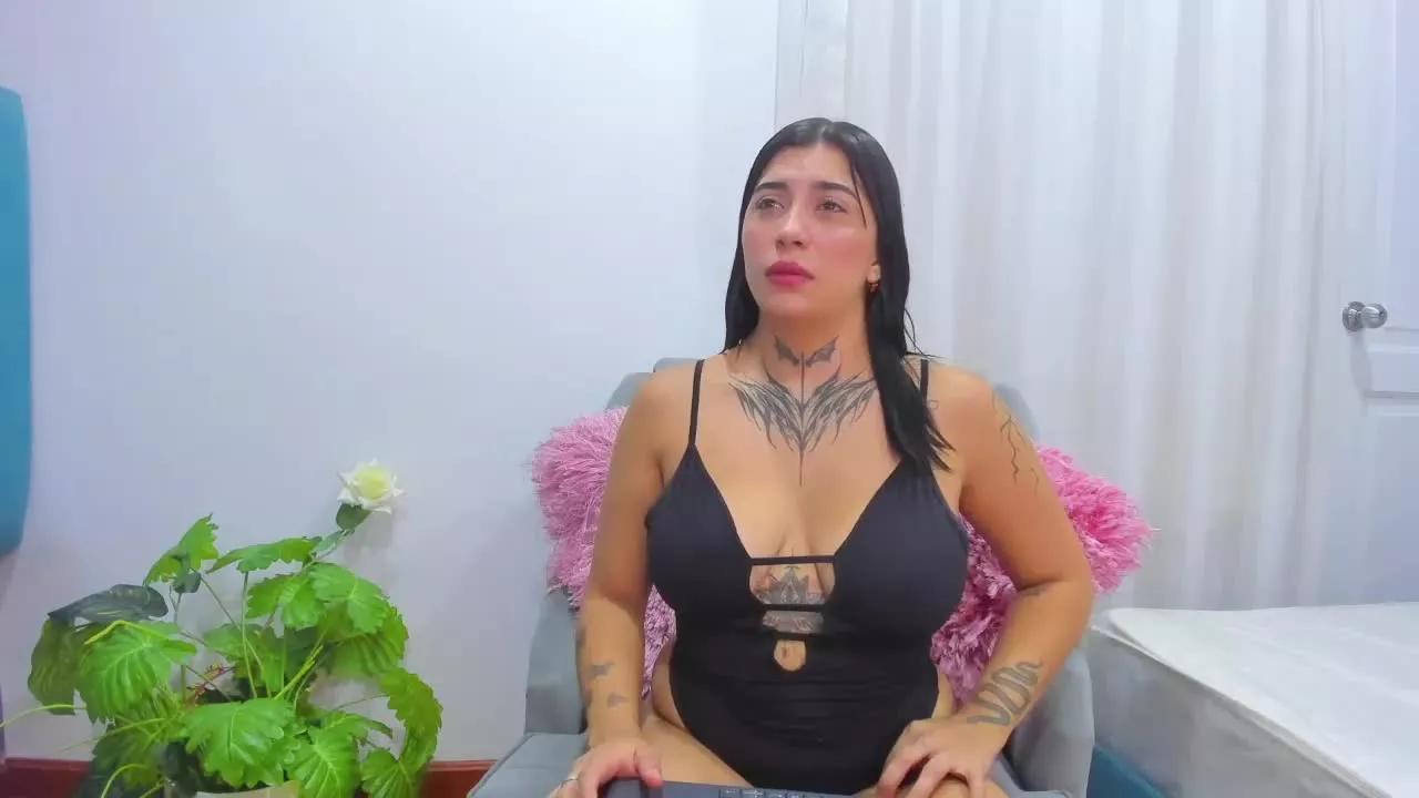 AdaraJonnes on Streamray 