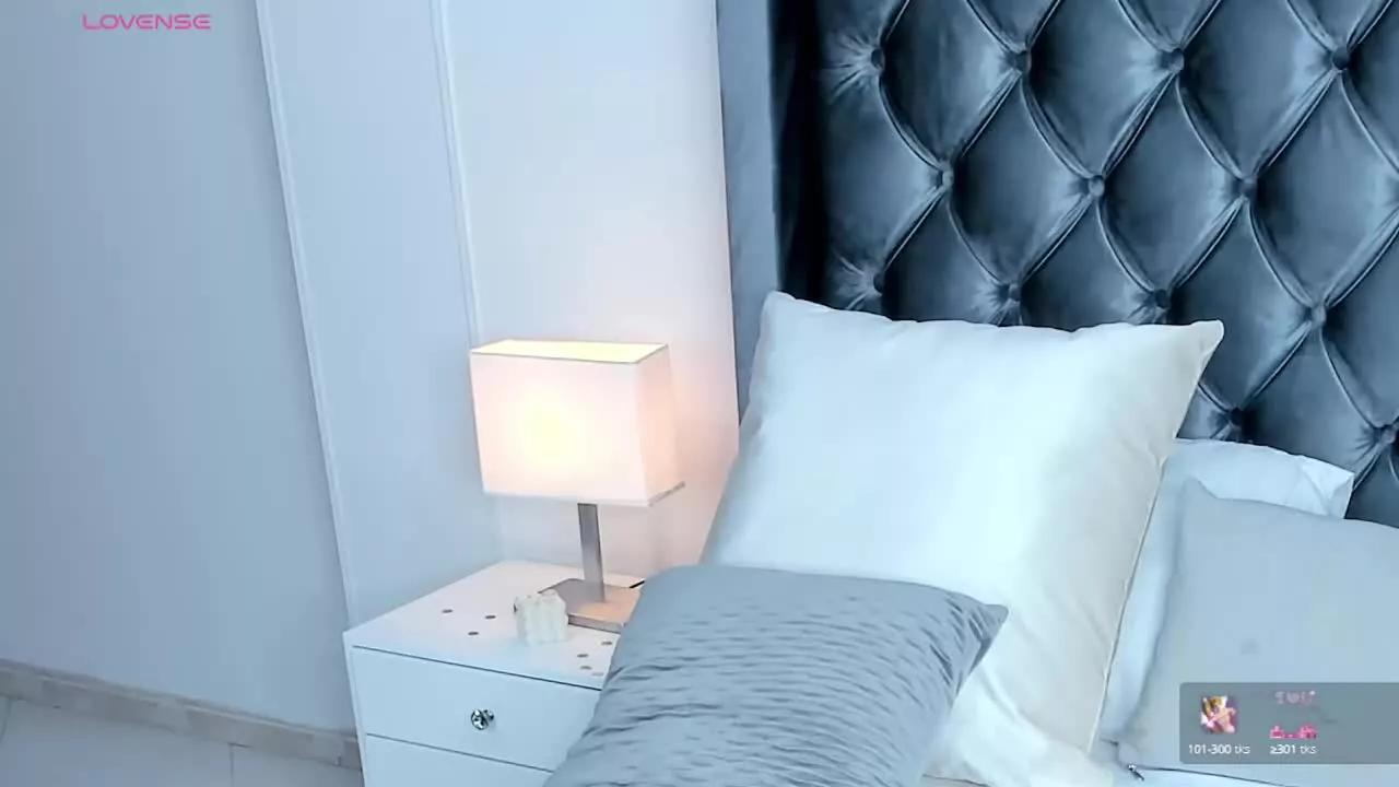 ArianaDale on Streamray 
