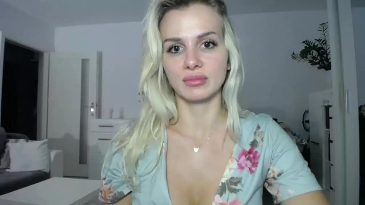 CorneliaDoll on Streamray 