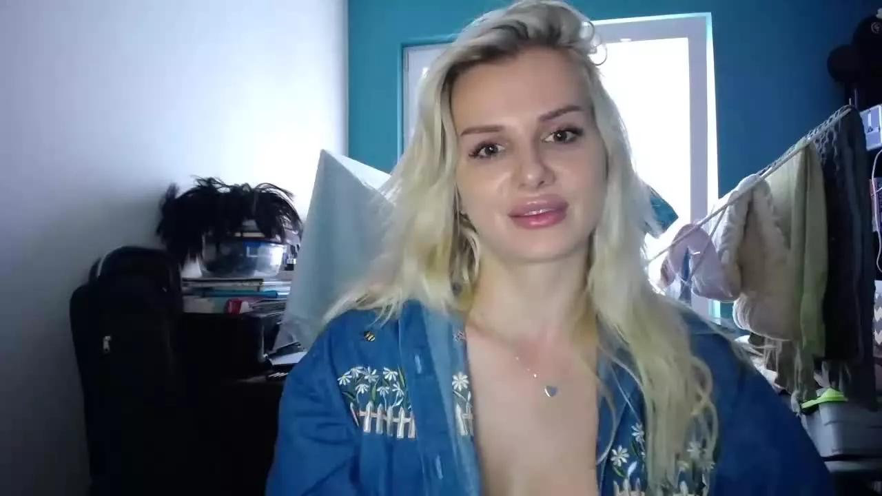 CorneliaDoll on Streamray 