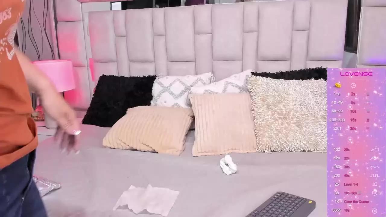 Offline EsmeraldaNoah on Streamray