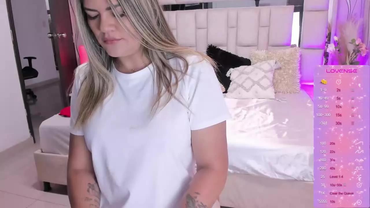 Offline EsmeraldaNoah on Streamray